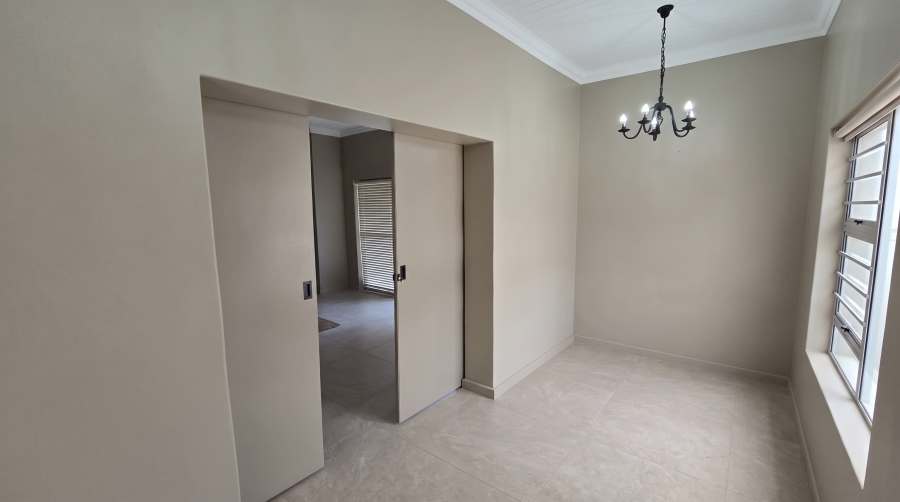 To Let 3 Bedroom Property for Rent in Uitzicht Western Cape